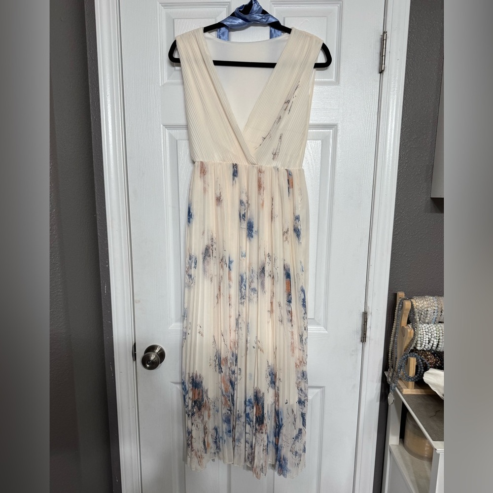 Chic Cream and Blue Floral Midi Dress